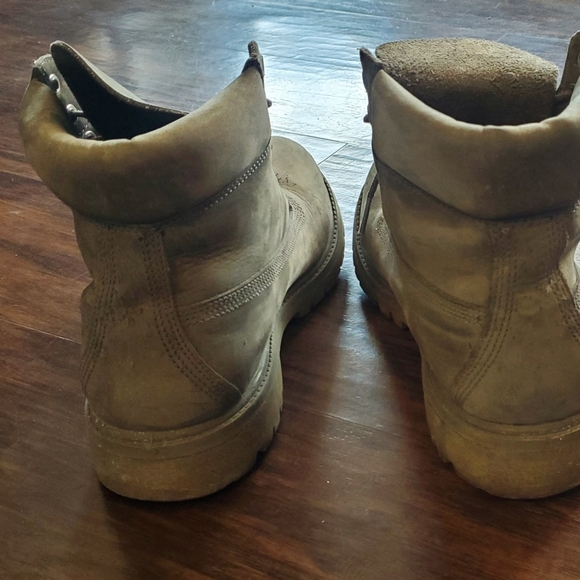 Timberland Grey Leather Boots, cat scratches, like new otherwise - Picture 3 of 6
